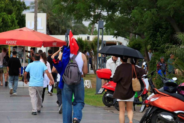 Antalya 2 saat arayla iki farklı mevsim yaşadı