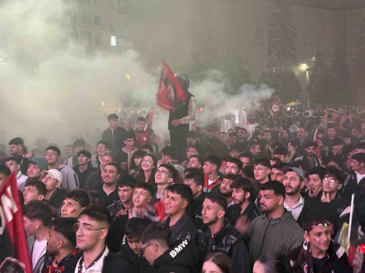 Çorum’da binlerce vatandaştan Süper Lig sevinci