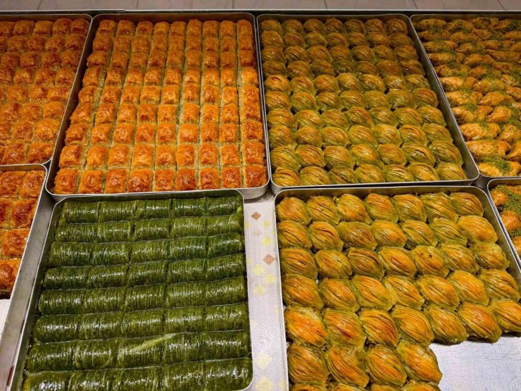 Bayrama sayılı günler kala baklava ve lokum satışları arttı
