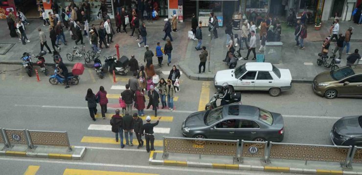 Erzincan’da bayram alışverişi yoğunluğu yaşanıyor