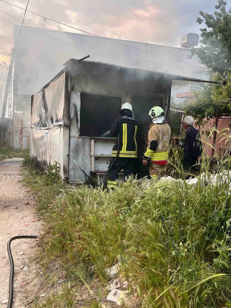 Alevlere teslim olan konteyner kullanılamaz hale geldi