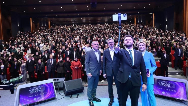 İnönü Medya Dezenformasyonla Mücadele Topluluğu, Ulusal Gençlik Zirvesi’ne katıldı