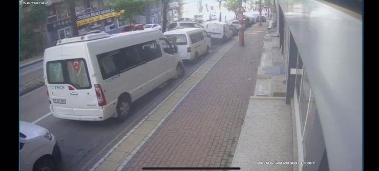 Bursa’da ortalık savaş alanına döndü: 6 araca çarptı takla atarak durabildi