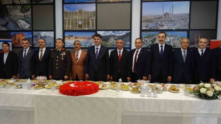 Kilis’te bayramlaşma töreni Millet Bahçesi’nde gerçekleştirildi