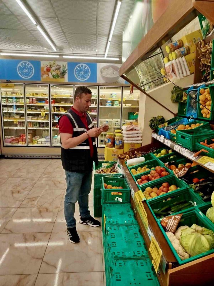 Siirt’te bayram öncesi denetimler artırıldı fiyat ve etiketler tek tek incelendi
