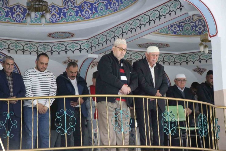 Bolu’da bayram namazında camiler doldu taştı
