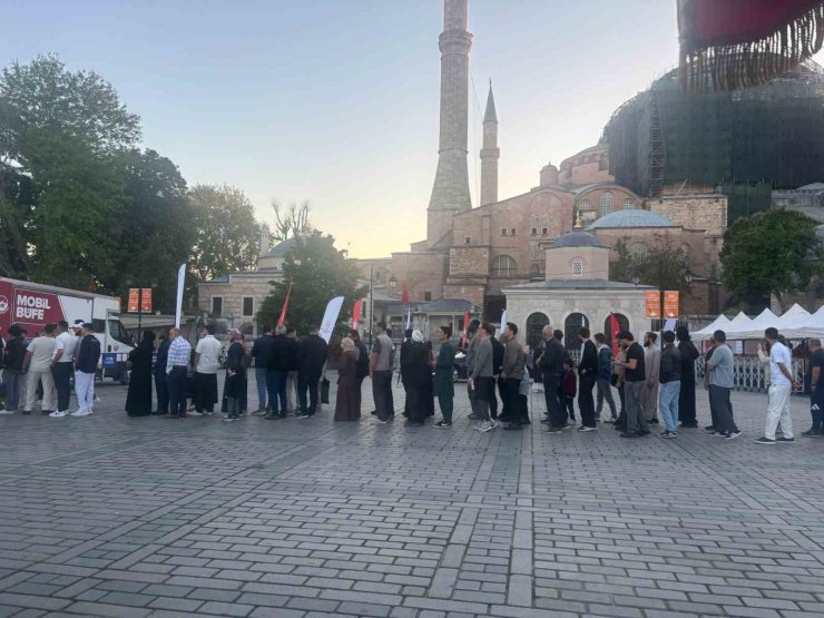 Vatandaşlar Kurban Bayramı namazını Ayasofya’da kıldı