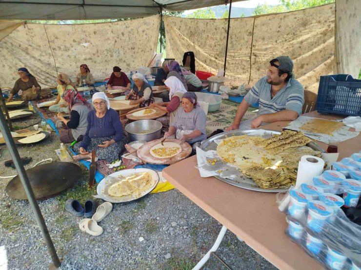 Yunus Pınarı Mezarlığında geleneksel bayram buluşması