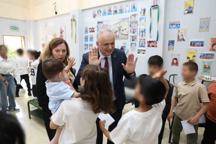 Devlet korumasındaki çocuklara bayram ziyareti