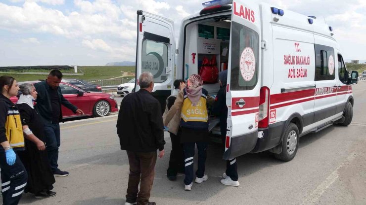 Malatya’da minibüs ile hafif ticari araç çarpıştı: 8 yaralı