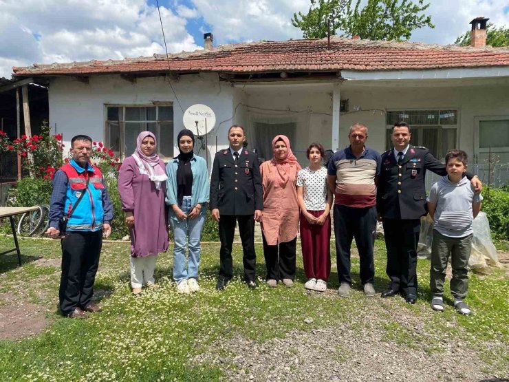 Bilecik’te şehit ve gazi ailelerine bayram ziyareti