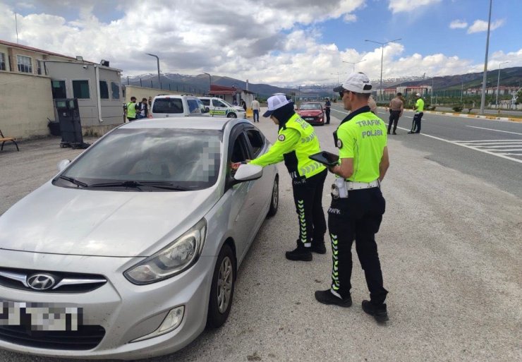 Erzincan’da bayram tedbirleri kapsamında sivil otobüs denetimi yapıldı