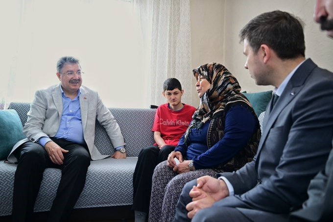 Vali Yılmaz, engelli Mehmet Doğan ve ailesini ziyaret etti