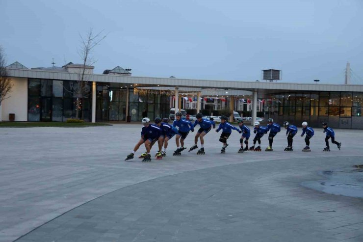 Kağıtsporlu patenciler Türkiye ikincisi oldu