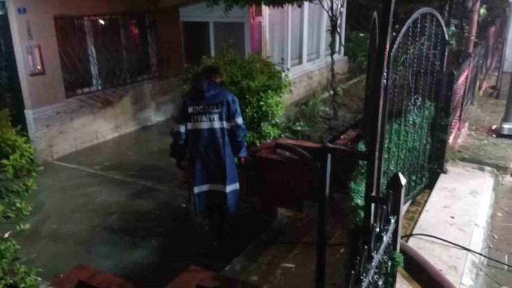 Kocaeli’de sağanak etkili oldu: ev ve iş yerlerini su bastı