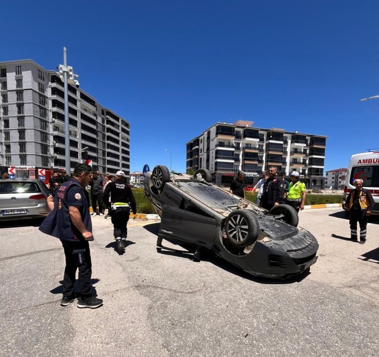 Elazığ’da kaza yapan otomobil ters döndü: 2 yaralı