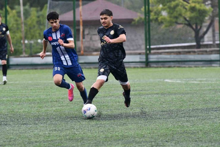 Yavru Aslanspor şampiyon oldu