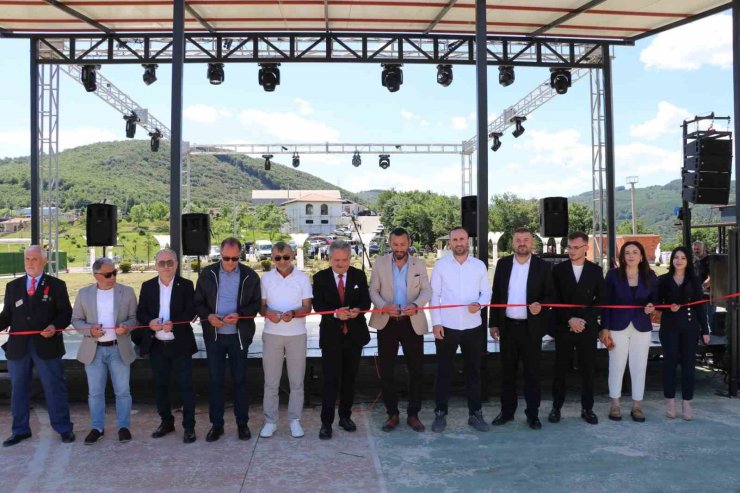 Gençlerin mutluluklarına ortak olacak