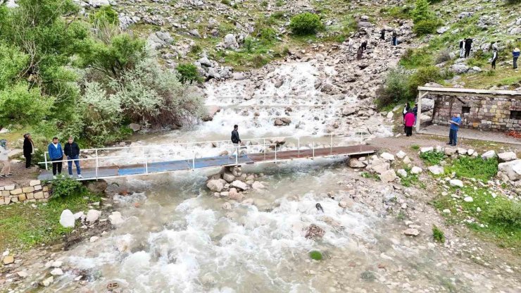 Tomarza’daki ’Göz’ 6 yıl sonra yeniden akmaya başladı