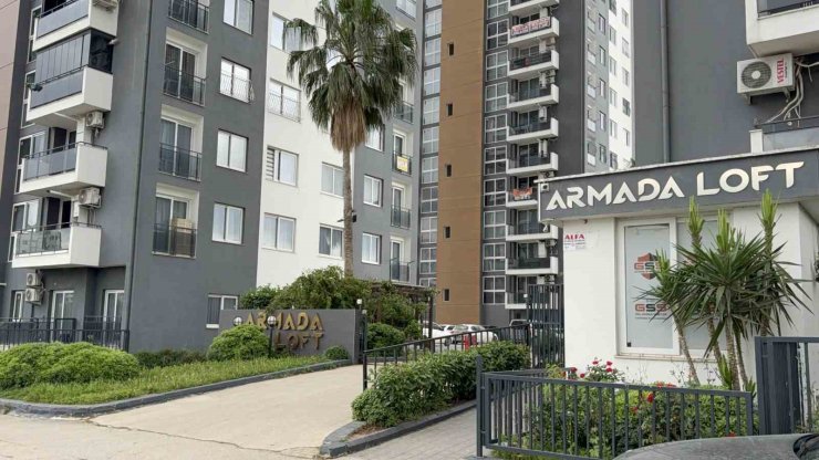Komşusunun evine otomatik tabancayla ateş açtı