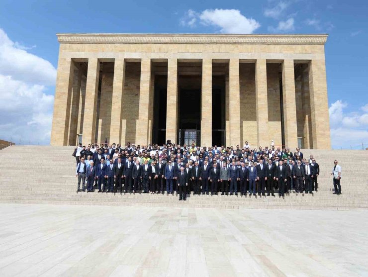 Aziz Yıldırım, Anıtkabir’i ziyaret etti
