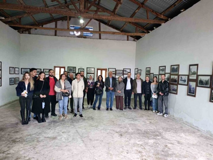 İletişim Fakültesi öğrencileri Kozan’ın kurtuluşuna tanıklık eden tarihi belgeleri yerinde inceledi