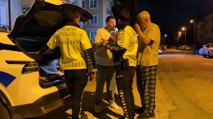Bursa’da alkollü sürücüye alkolmetre dersi kamerada
