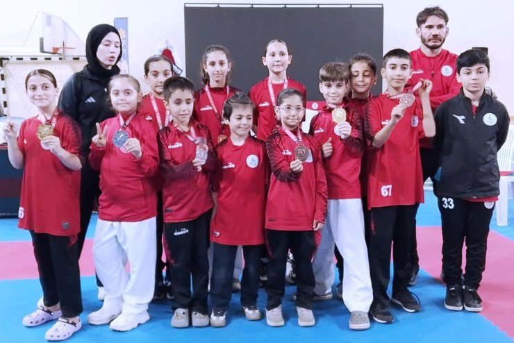 Körfezli karateciler İstanbul’dan 11 madalyayla döndü