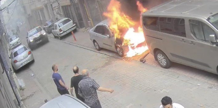 Tekirdağ’da otomobil alev alev yandı: Kundaklama şüphelisi tutuklandı