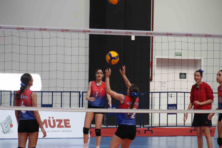 Depremde hayatını kaybeden Eskişehirli voleybolcunun ismi sezona verildi