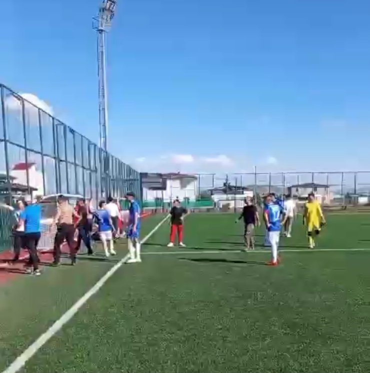 Türkoğlu’nda şampiyonluk maçı sonrası kavga