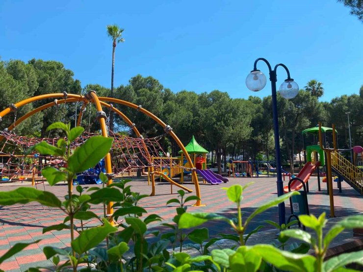 Aydın Büyükşehir’den Nazilli Atatürk Parkı’nda çevre düzenlemesi