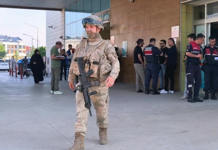 Bursa’da uyuşturucu tacirlerine yönelik 70 adrese eş zamanlı baskın