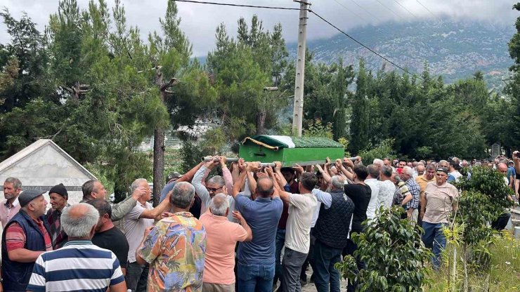 Denizli’deki faciada hayatını kaybeden Hayriye Arıkan, Alanya’da son yolculuğuna uğurlandı