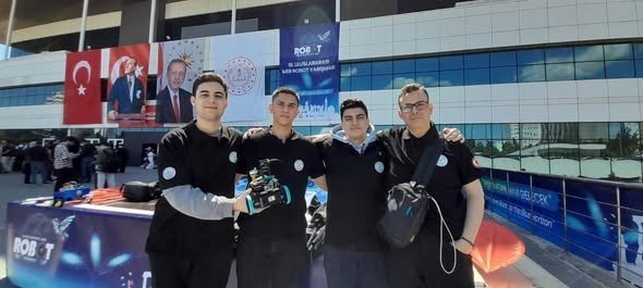 Burhaniyeli öğrencilerden robot yarışmasında önemli başarı