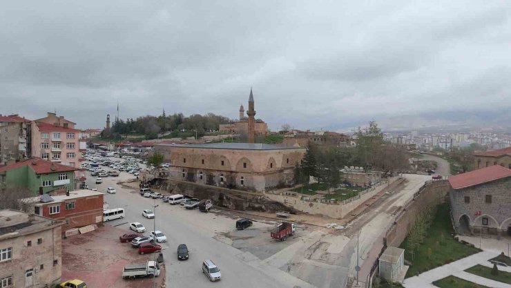 Asırlık Sungur Bey Cami Cuma namazı ile yeniden ibadete açılıyor