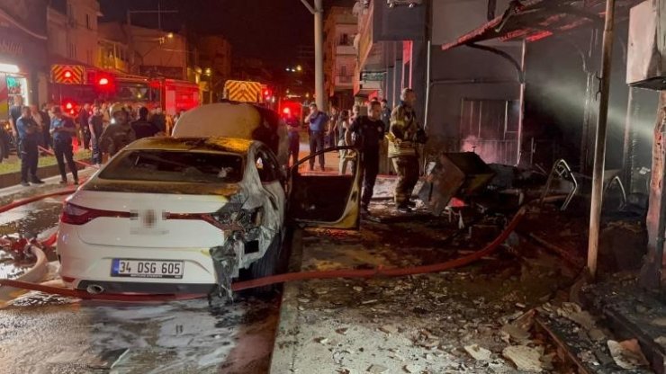 Mobilya dükkanının deposu alev alev yandı