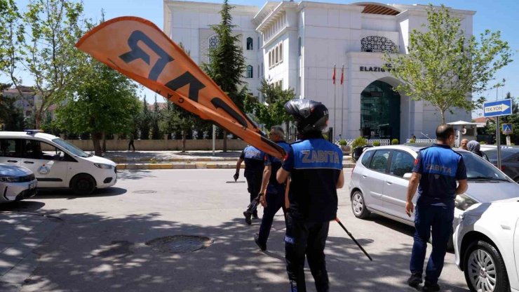 Elazığ zabıtasından kaldırım denetimi