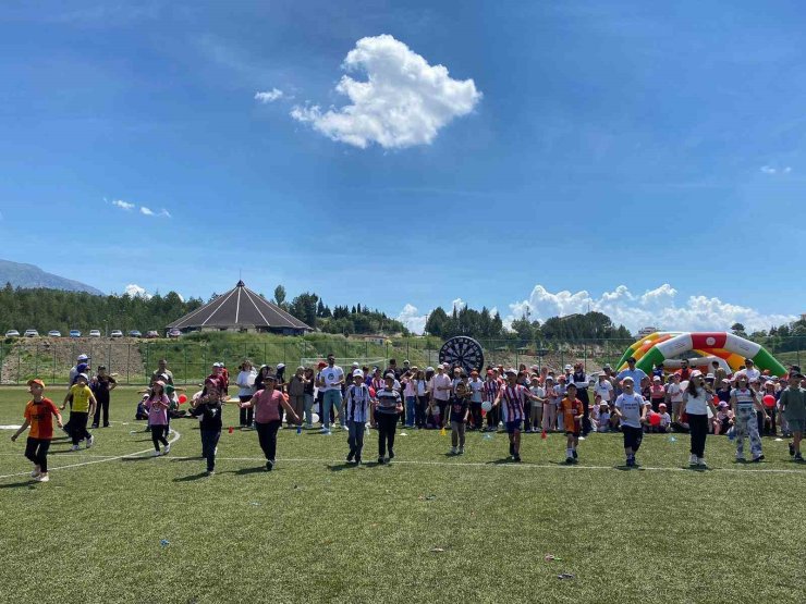 Şaphane’de çocuk oyunları ve uçurtma şenliği coşkusu