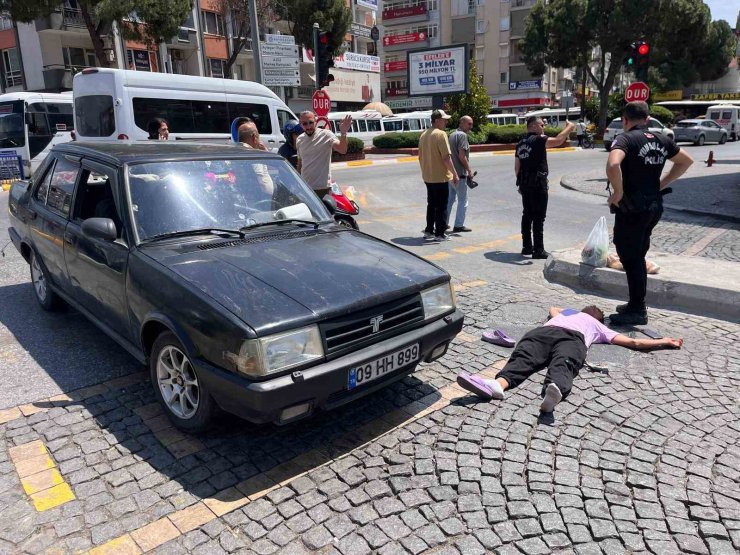 Karşıya geçmek istedi, otomobil çarptı: 1 yaralı