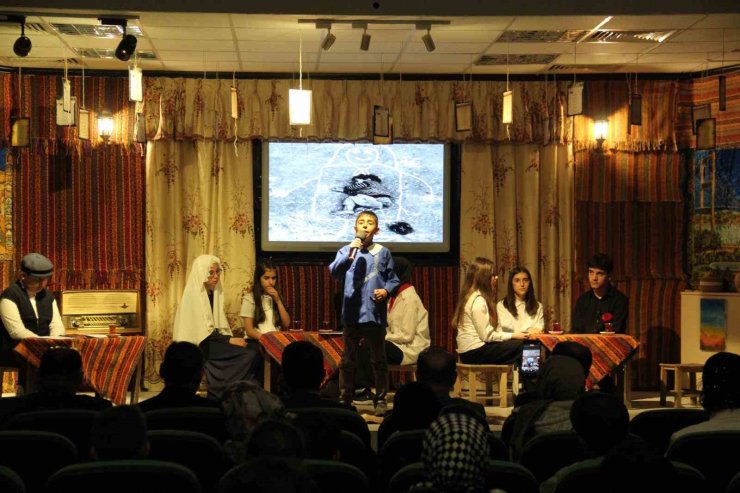 Bayburt’ta öğrencilerden şiir programı ve karma resim sergisi