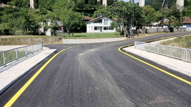 Düzce’de köylerde yol çizgi çalışmaları tamamlanıyor