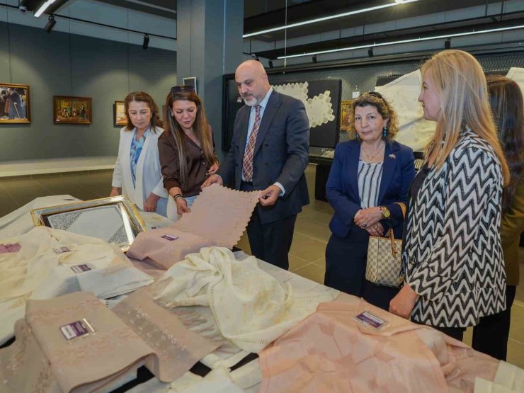 Şehitkamil’de kadınların el emeği eserleri sergilendi