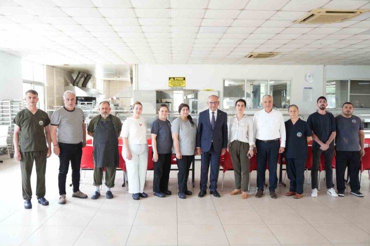 Turgutlu’da aşevine 12 ton 400 kiloluk kurban bağışı