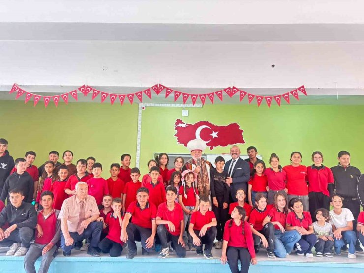 Yozgat’ta öğrenciler Nasreddin Hoca ile buluştu
