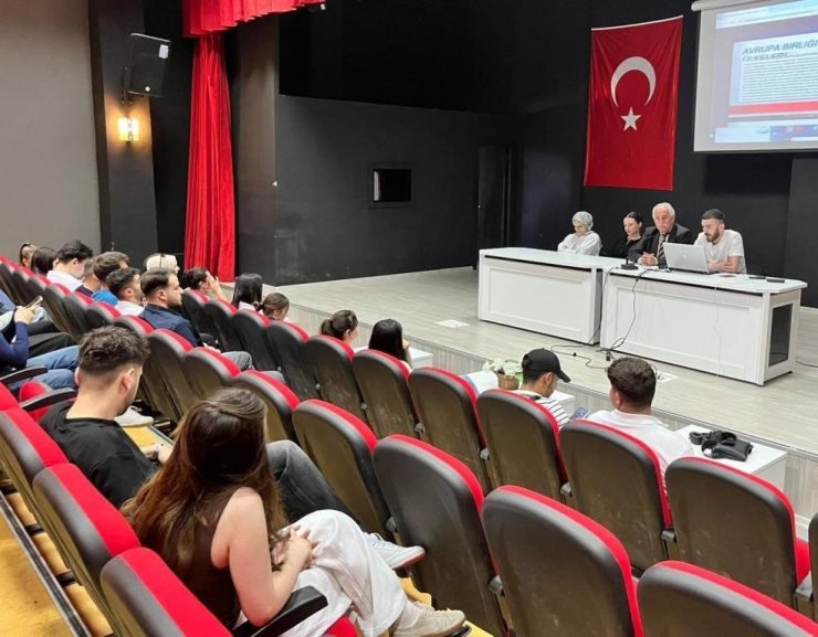 DPÜ Domaniç Hayme Ana MYO’da ’Avrupa Birliği ve Demokrasi’ farkındalığı semineri düzenlendi