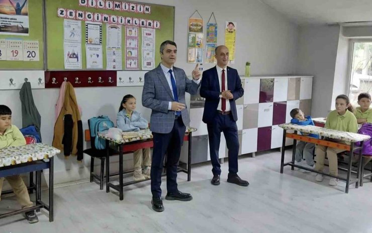 Kütahya ASE Sosyal Bilimler Lisesi’nden Güldüren köyü okuluna anlamlı ziyaret