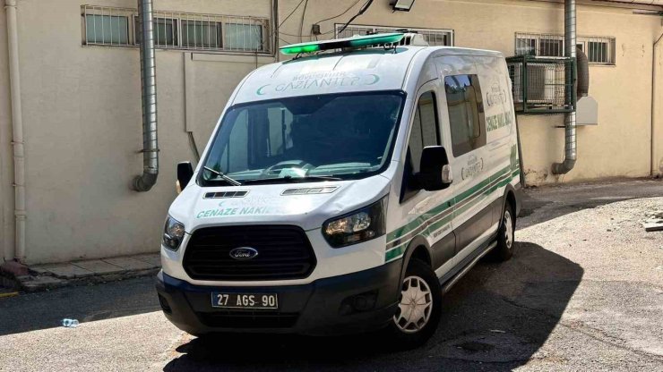 Gaziantep’te motosiklet bariyerlere çarptı: Genç sürücü hayatını kaybetti
