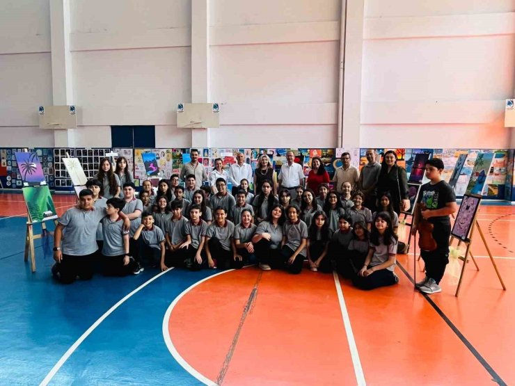 Öğrencilerin hazırladığı 860 eserlik dev sergi göz kamaştırdı