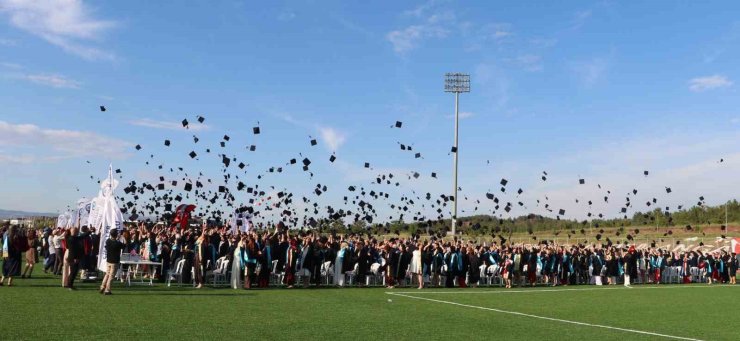 ESOGÜ’de mezuniyet coşkusu yaşandı